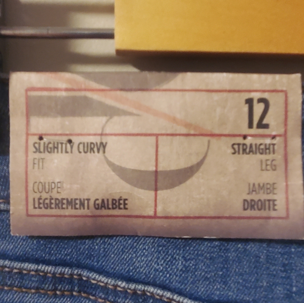 d/C Jeans | Slightly Curvy Bermuda Shorts - Picture 8 of 10